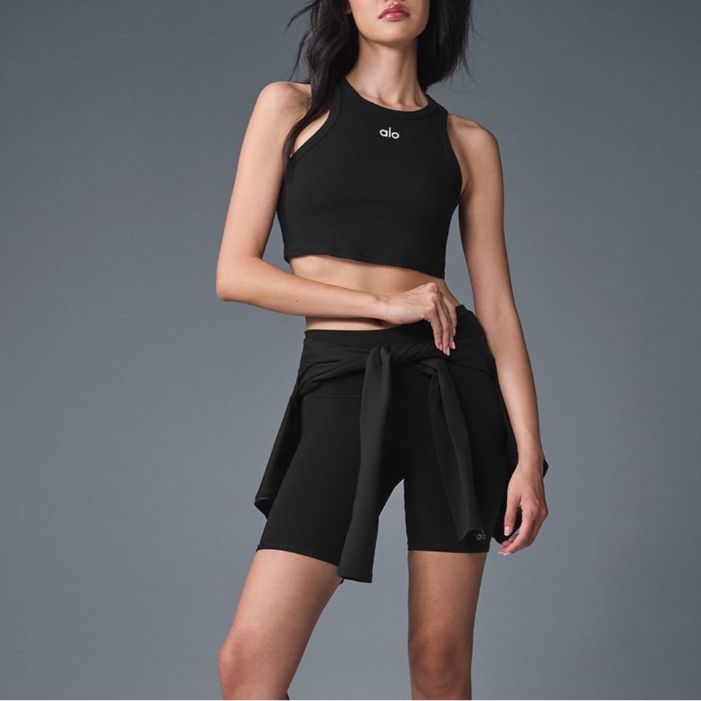 EUC alo yoga 7” airbrush biker short in black size S